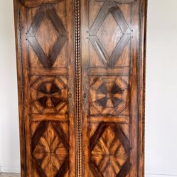 Heirloom Quality Bar Cabinet in excellent condition 