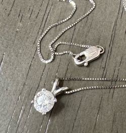 14 K white gold necklace