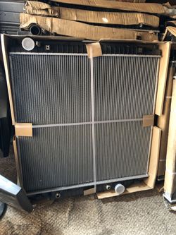 Radiator For Ford F-250 F-350 F-450 F-550 $125