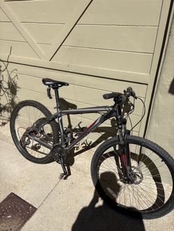Specialized Mountain Bike – 26” Wheels, Disc Brakes, Front Suspension
