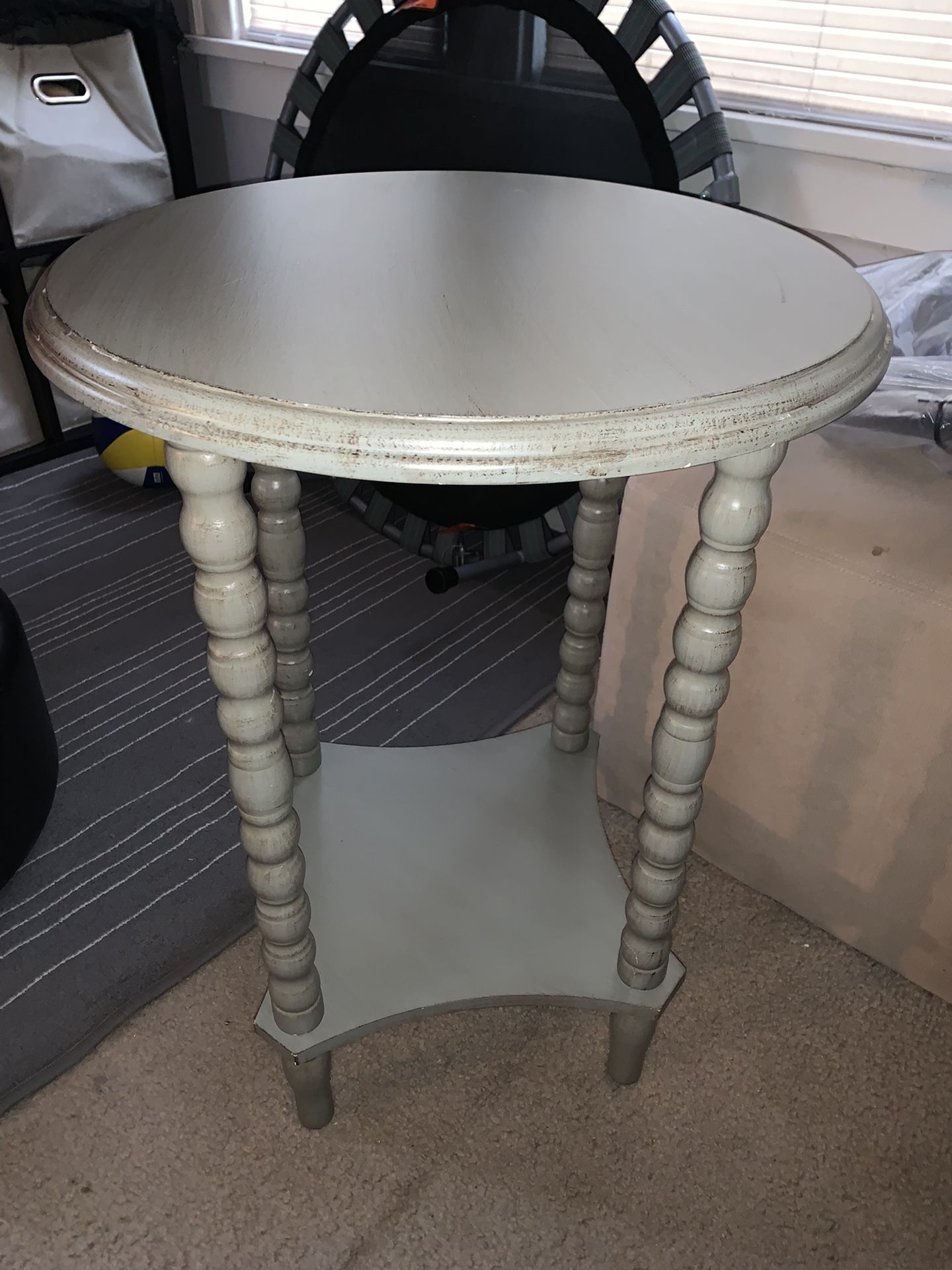 Wood Round End Table/side Table/Plant Stand - Turned Leg