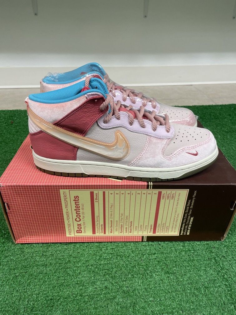 Nike Dunk mid social status strawberry men size