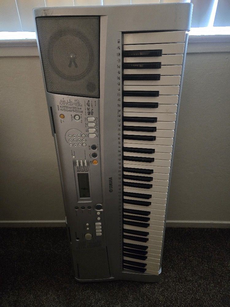 Fully Functional YAMAHA keyboard