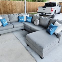 GORGEOUS SECTIONAL SOFA 