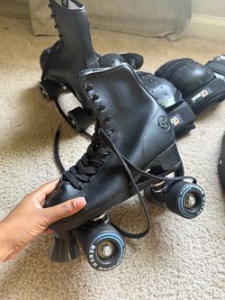 🛼 Black Roller Skates + Full Protective Gear Set – Size 4
