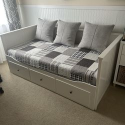 IKEA HEMNES Daybed Frame with 3 Storage Drawers 