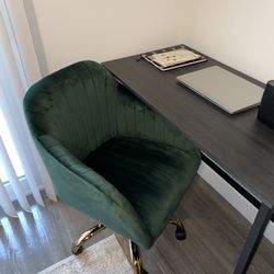 Like New Velvet Green Swivel Chair With Rollers