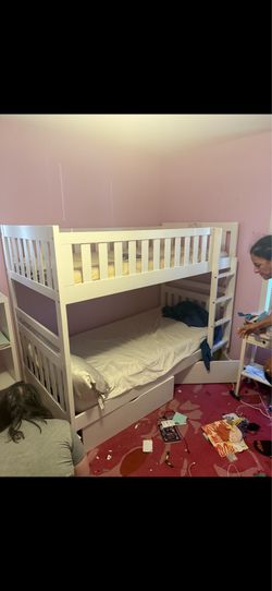 Bunk bed /2 twin mattress