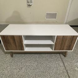 Entertainment Center Table / TV Stand