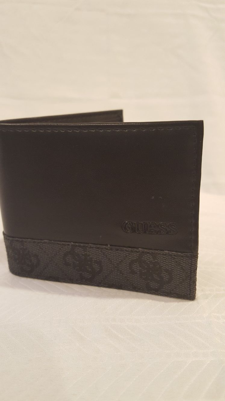 GUESS men's Bi-fold Leather Wallet