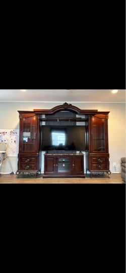 Entertainment center