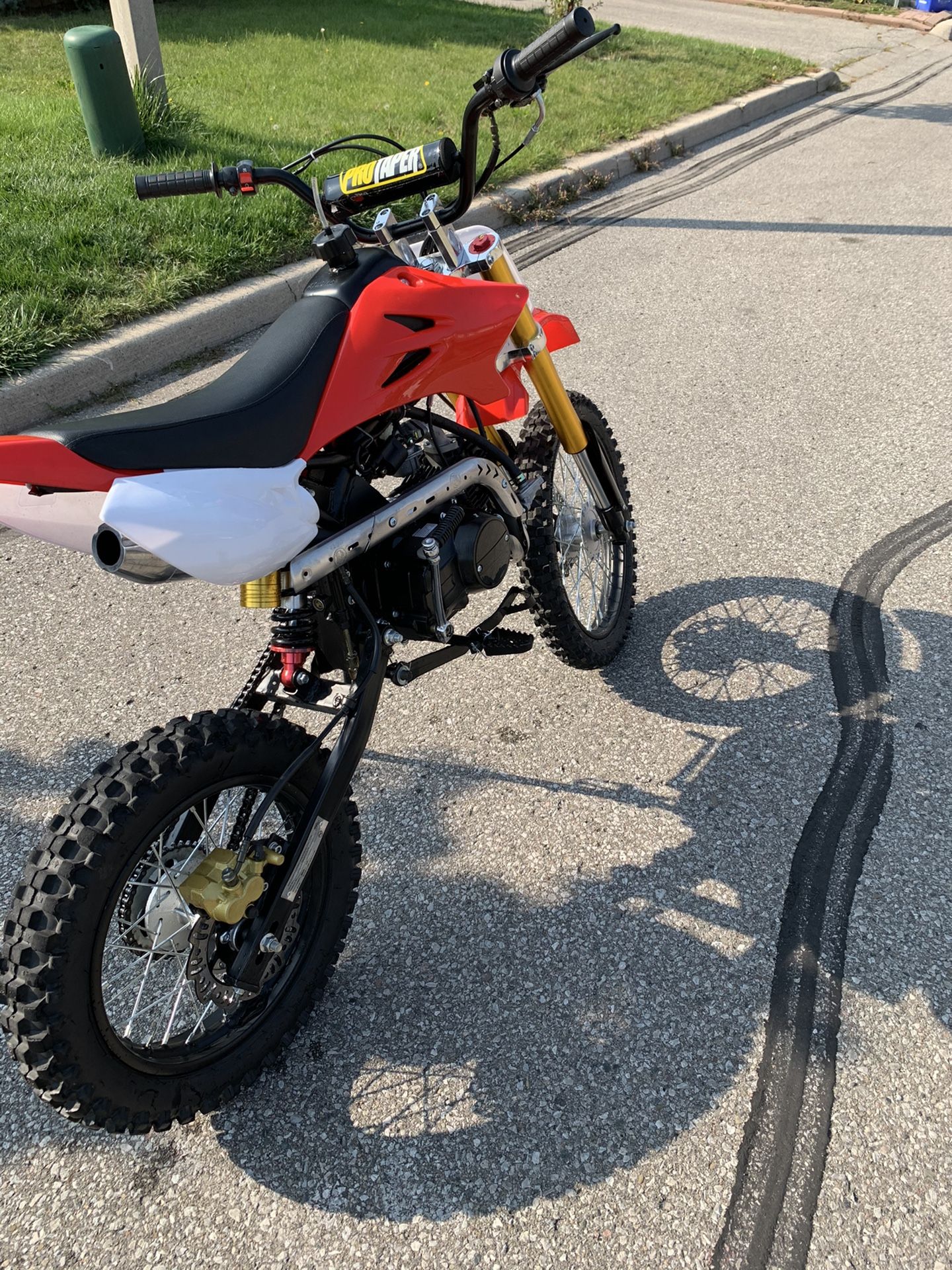 125cc red dirt bike