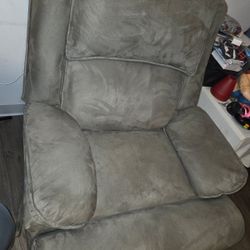 Comfortable Ashley Recliner 