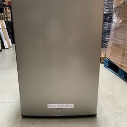 Frigidaire - 4.5 Cu. Ft. Mini Fridge - Silver Mist #604