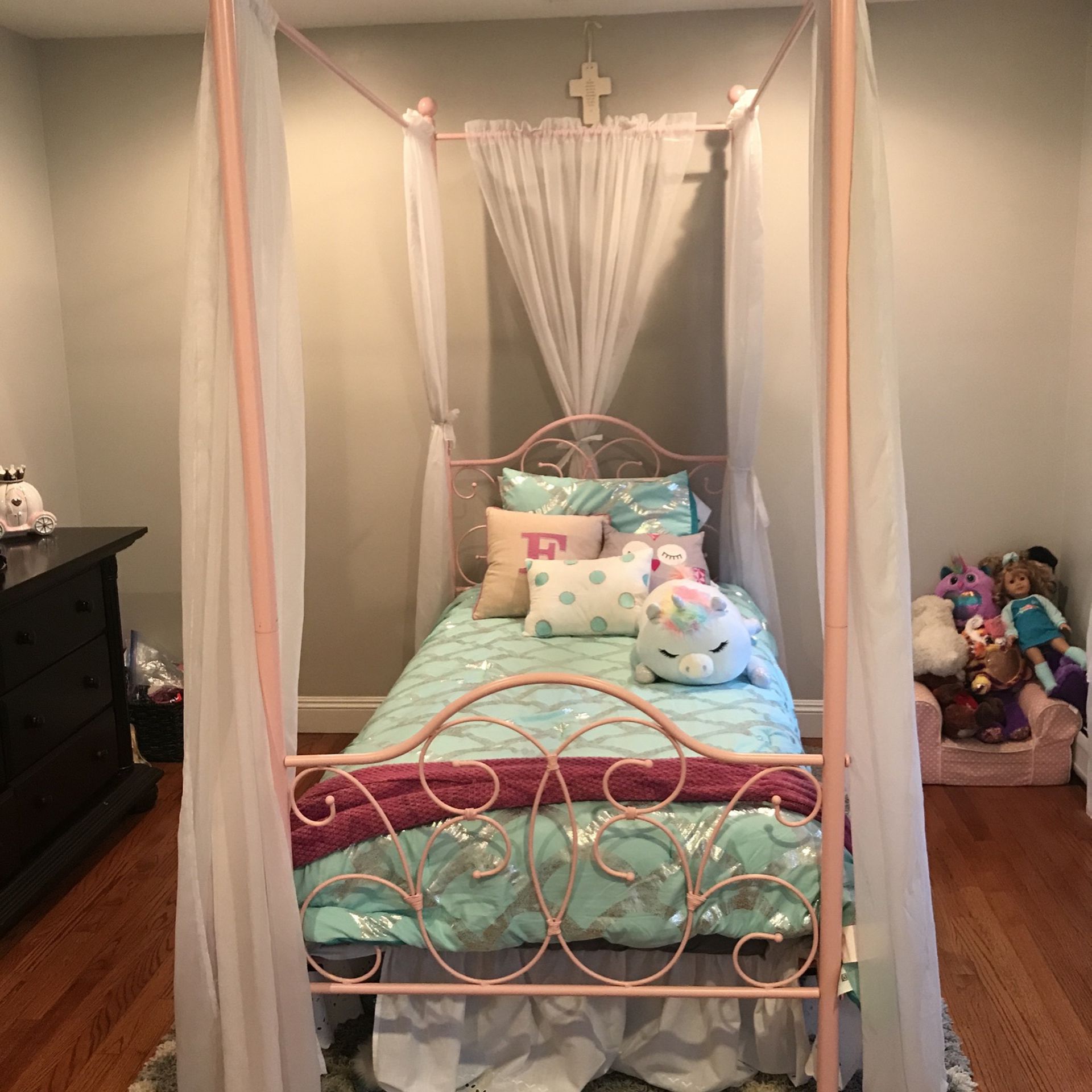 Canopy Twin Bed