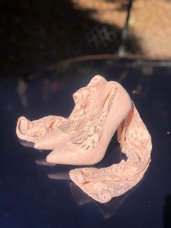 Thigh high pink lace heel , size 8