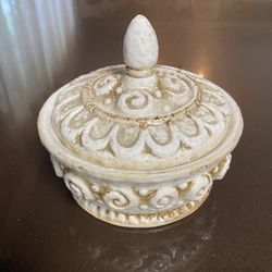 VINTAGE ORNATE CERAMIC DECOR