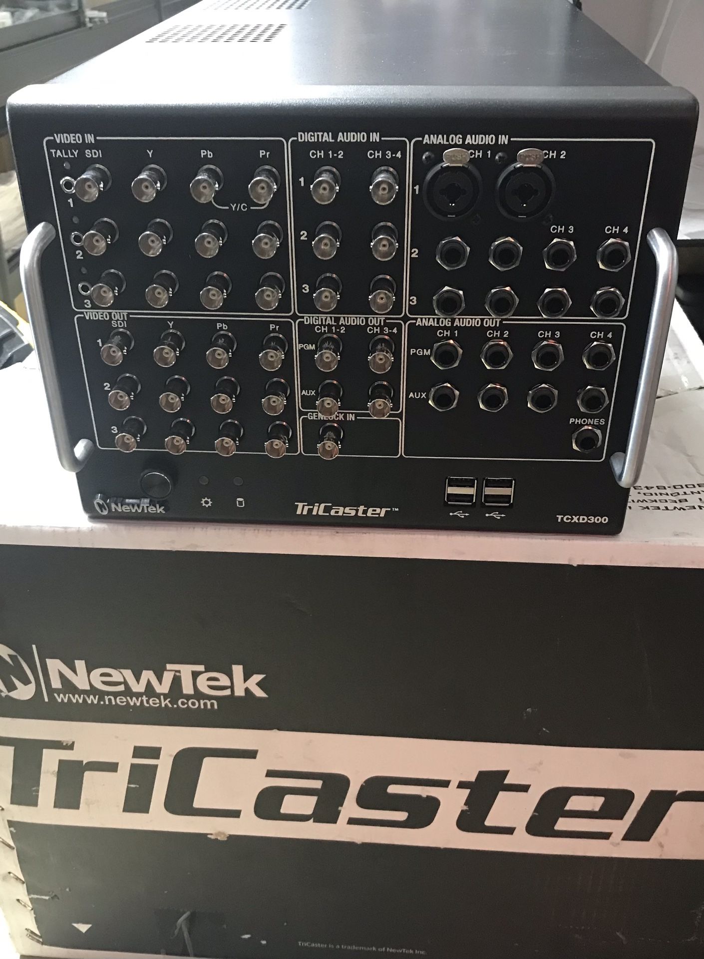NewTek Tricaster TCXD300 Broadcaster Production Switcher i7 CPU 920 1TB HDD