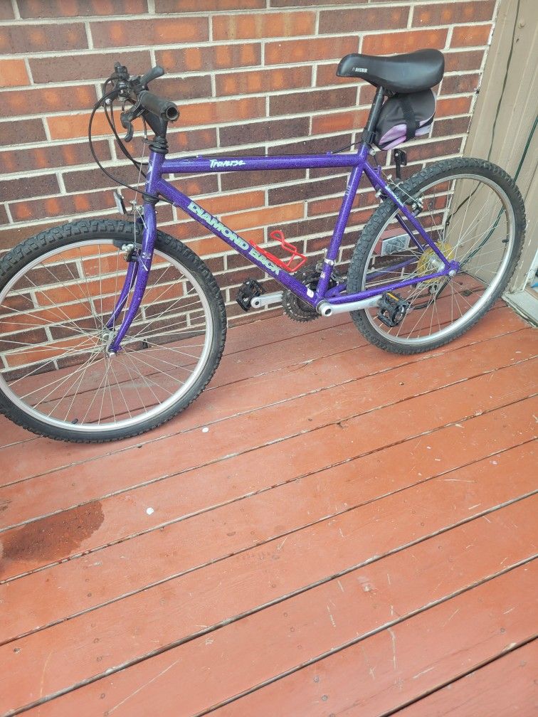 TREK MOUNTAIN BIKE