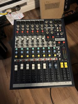 Soundcraft EPM6 8-channel Analog Mixer