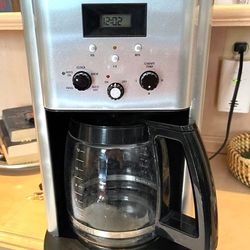 Makers Cuisinart  12-Cup Brew Central Coffeemaker
