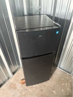 4.5 cubic foot mini fridge with freezer