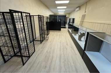 RETAIL BUSINESS DISPLAY CASES