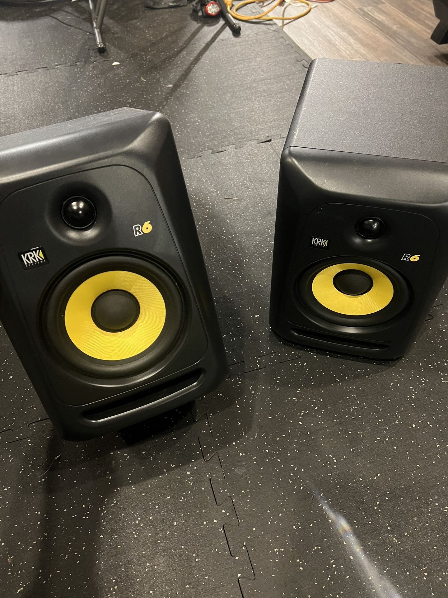 (2) Passive Studio Monitors + Amp (great condition)