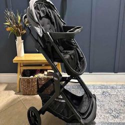Newborn Stroller – Secure, Trendy, and Trip-Ready shake grow