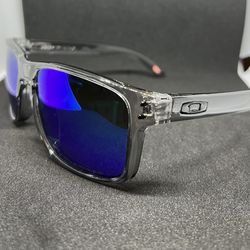 Oakley Holbrook Sunglasses- polarized 