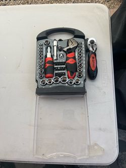 Performance Tool Socket & Hand Tool Set