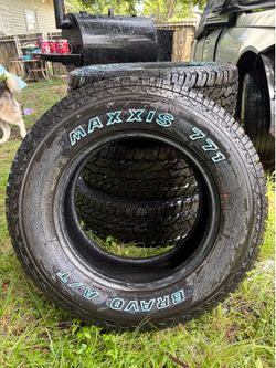 Bravo Maxxis 771 A/T tire set