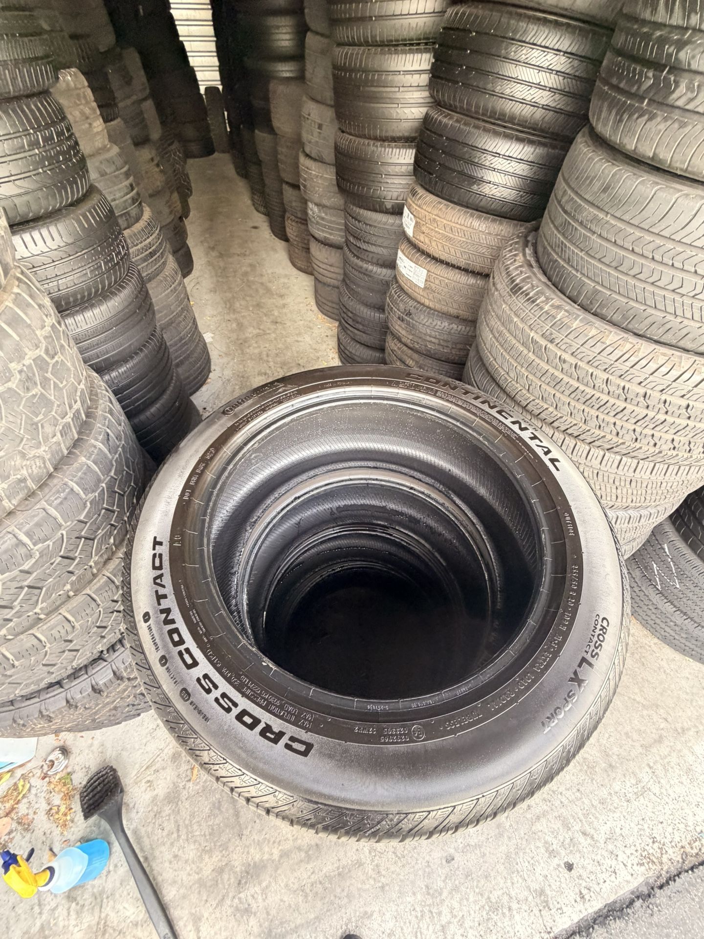 255/50/20 Continental Crosscontact LX sport 70%+ Tread (4)