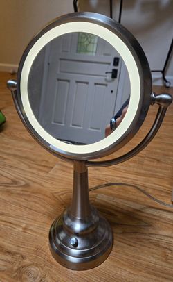Lighted Magnifying Vanity Mirror