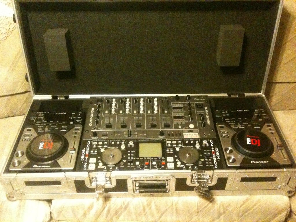 DJ EQUIPMENT : 2 pioneer Cdj400 , pioneer mixer djm3000 , denon controller dn-hd2500 , odyssey flight case O B O