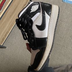 Jordan Air Jordan 1 Mid Black/White Leather 