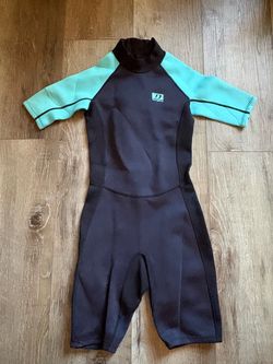 Dark Lightning Womens Shorty Wetsuit Size 4