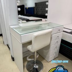 New Classic White Seven Drawer LED Vanity