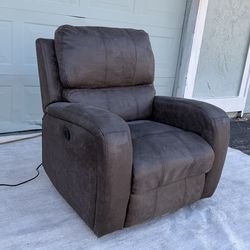 Selling a very comfortable power recliner chair in great condition. Soft gray fabric with thick padd