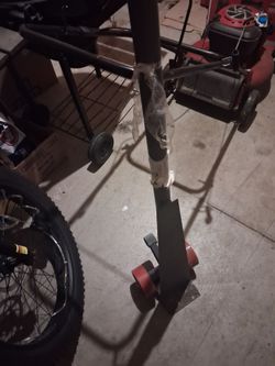 Pry bar level dolly