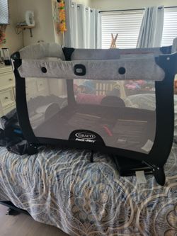 Graco Travel Crib WithChanging Table