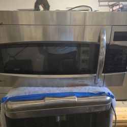 GE Profile 1.7cu Ft Above The Range Microwave. 