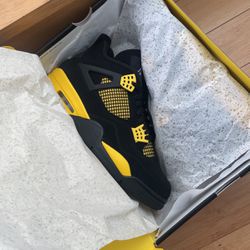 Jordan 4 Retro “Thunder” Size 13 DS Nike Air Yellow
