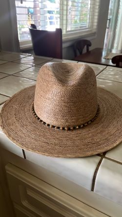 Women’s Lack of Color Hat