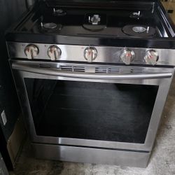 Pre-owned 5 Burner Gas Range 