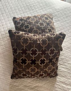 Set Of 3 Sofa Pillows .