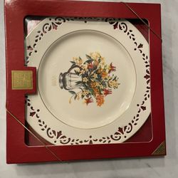 Lenox Collectable Plate 11” Colonial Bouquet South Carolina 11th Series Holidays