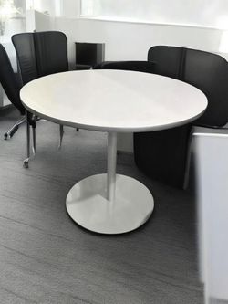 Steelcase 36″ Round Table with Silver Disc Base – From $200 📦 Florida