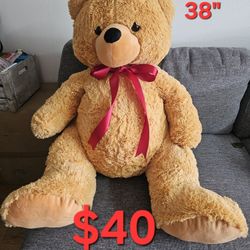 Teddy bears of different sizes, all are new.