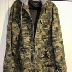 Men’s Large DC Chamo Jacket